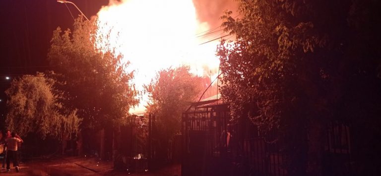 Incendio afecta a varias viviendas en Villa Las Américas de Los Ángeles