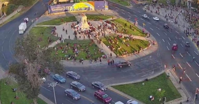 Delincuentes intentaron saquear un local comercial en Plaza Italia: celebraban la muerte de Piñera