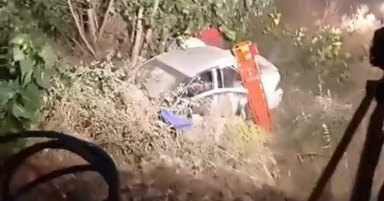 Tres lesionados deja volcamiento de vehículo en Nacimiento
