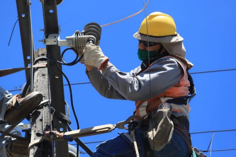 Miles de clientes sin servicio eléctrico en el sur del país: SAESA es criticada por su lenta respuesta