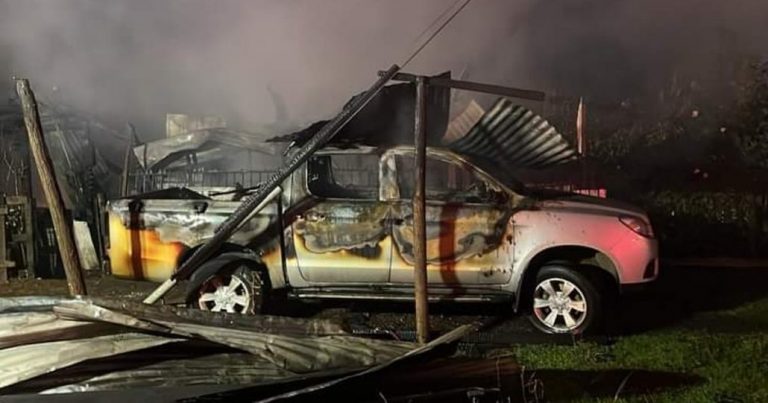 Incendio afectó una vivienda y un vehículo en Mulchén: llamas se propagaron rápidamente