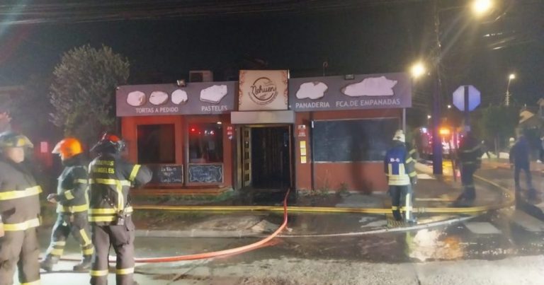 Incendio afectó a una panadería la madrugada de este domingo en Los Ángeles