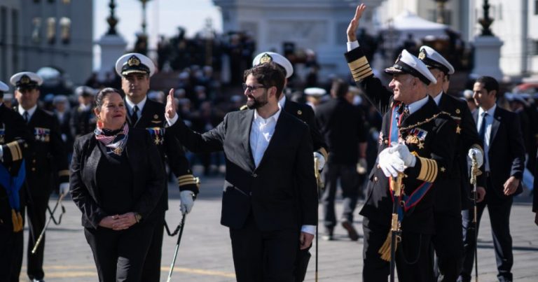 Galería: Multitudinario desfile en honor a las Glorias Navales en Valparaíso
