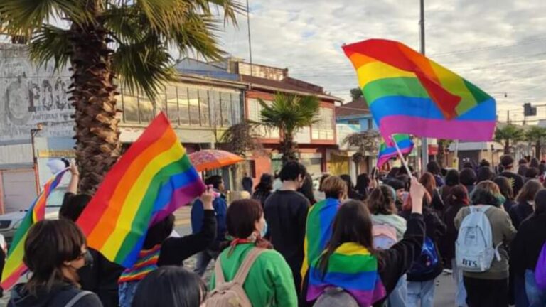 Conmemoración del “Día del Orgullo”: Un llamado a la empatía y al respeto en Los Ángeles