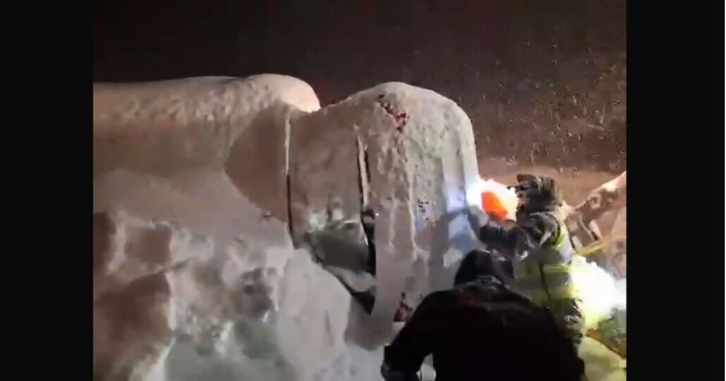 Estuvo horas atrapado en la nieve: Carabineros rescató a hombre en la ruta entre Farellones y Valle Nevado