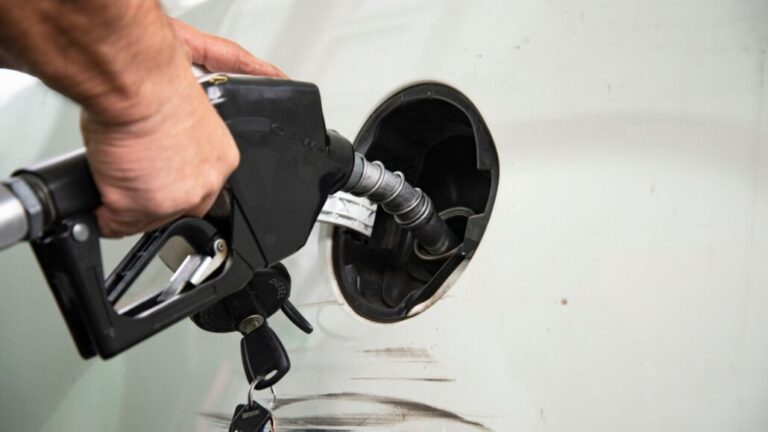 Fuerte baja en el diesel marca disminución en las bencinas en Chile a contar de este jueves