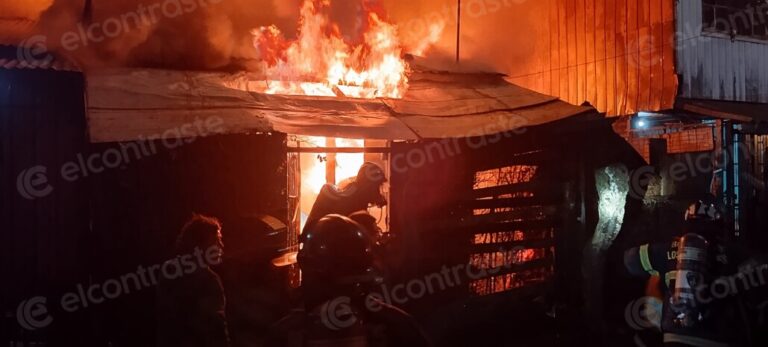 Roban equipos a bomberos mientras combatían incendio en Los Ángeles: Hay dos casas destruidas