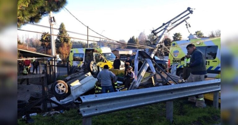 Un fallecido deja fatal volcamiento de vehículo: Suspenden el tránsito en la Ruta 5 Sur