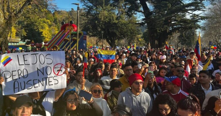 No les permitieron inscribirse para votar: venezolanos organizaron caravana en la Región del Biobío por las elecciones de su país