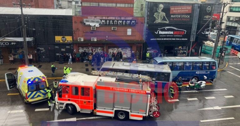 Persona muere tras atropello de taxibús en pleno centro de Concepción: Conmoción en esquina de Prat con O’Higgins