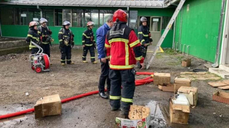 Incendio afectó a escuela en Santa Bárbara: Alumnos fueron evacuados