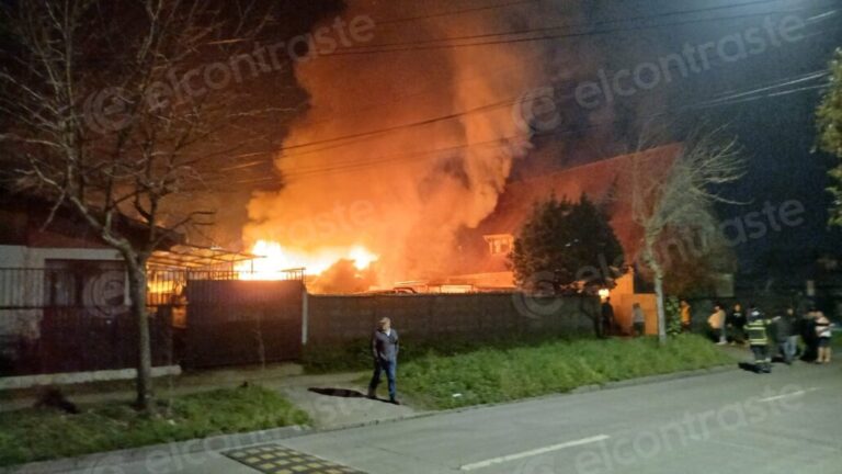 Incendio afectó a dos estructuras en conocida población de Los Ángeles