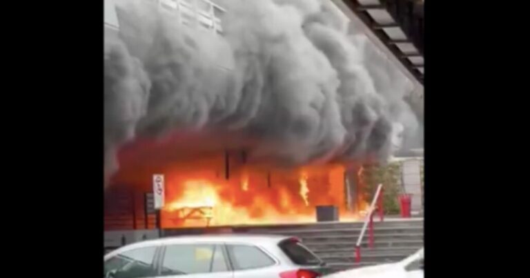 Registran incendio de gran magnitud en la estación de metro Escuela Militar en Santiago