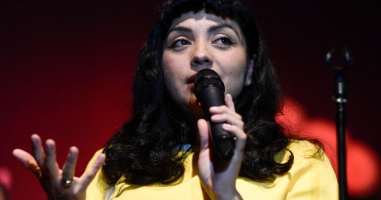 Mon Laferte confiesa haber sido víctima de abuso en su recién estrenado documental de Netflix