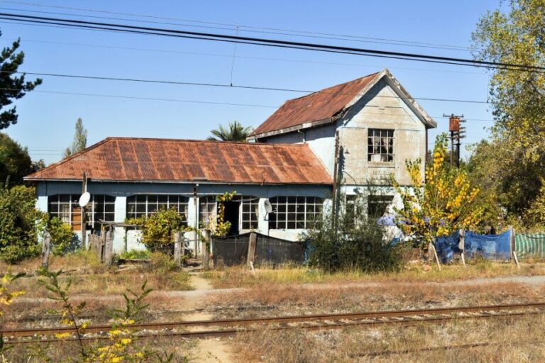 La olvidada estación de Río Claro: testigo del pasado ferroviario en Yumbel 