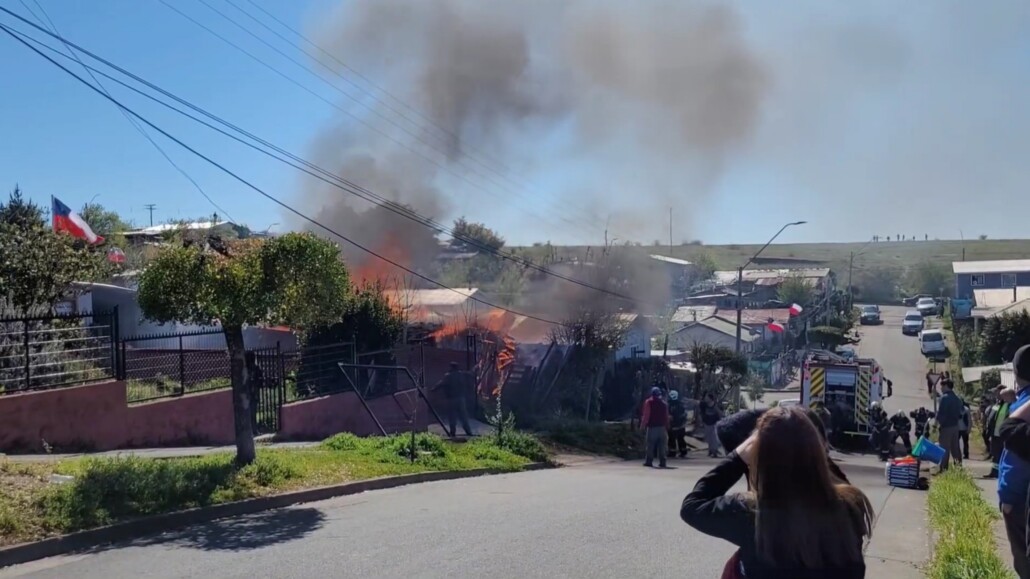 Incendio afectó a una vivienda en la comuna de Yumbel: llamas avanzaron rápidamente