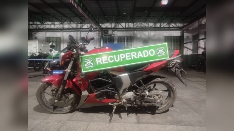 Persecución policial terminó con un detenido y una motocicleta recuperada en Los Ángeles