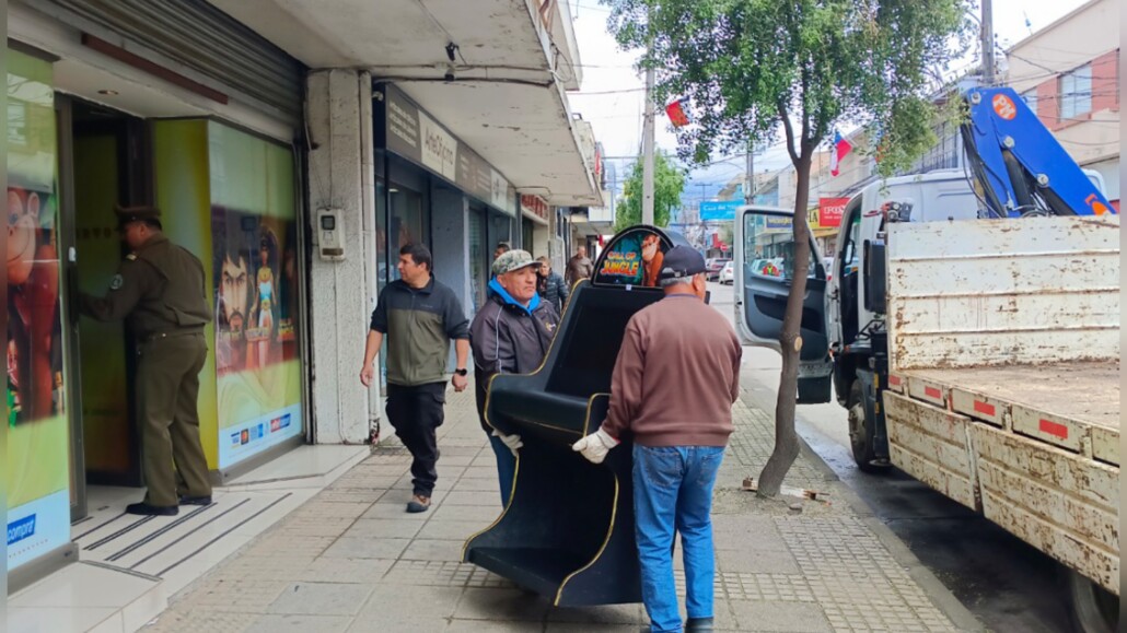 Casi 30 máquinas ilegales fueron decomisadas desde un salón de juegos en Angol