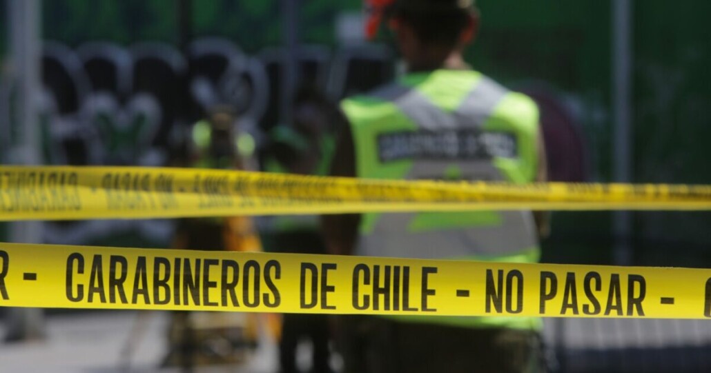 Hombre en silla de ruedas muere tras ser atropellado: Vehículo lo impactó de frente en Santa Cruz