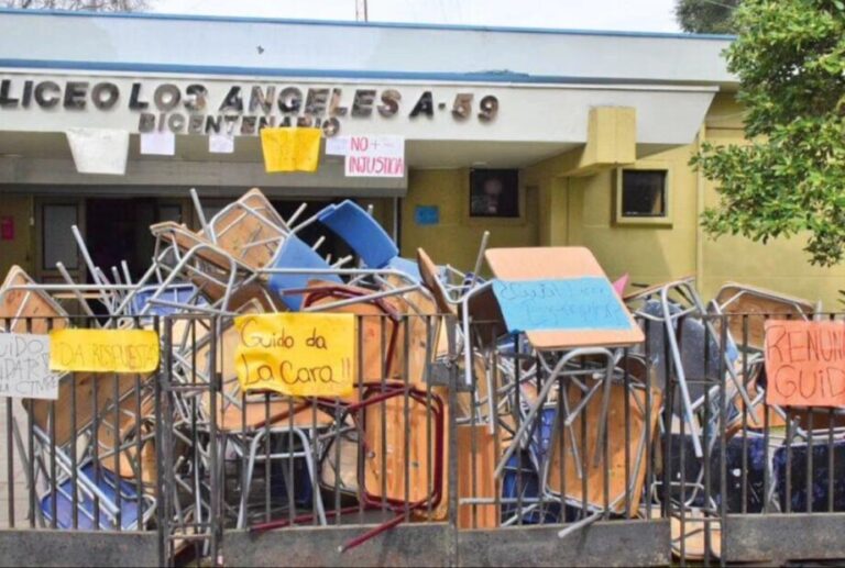 Tres semanas sin clases: Alumnos del Liceo Bicentenario de Los Ángeles siguen su manifestación