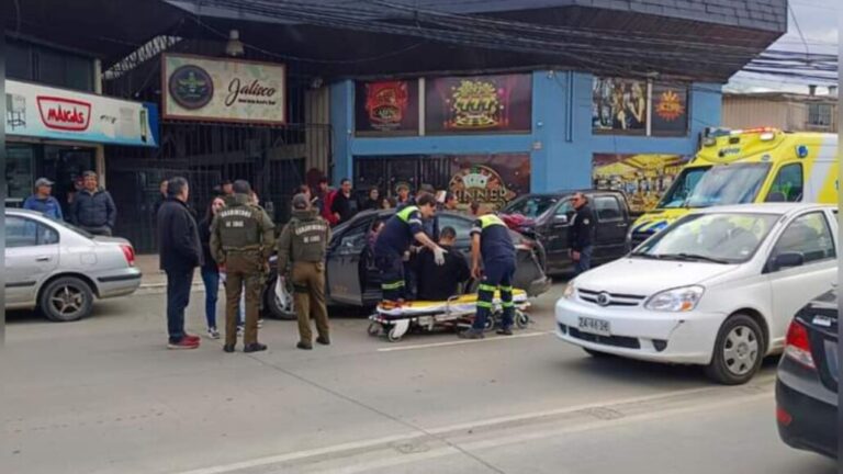 Triple colisión deja a una persona lesionada en pleno centro de Angol