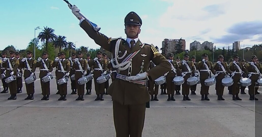 Carabineros rinde homenaje a mártires de Cañete en la Parada Militar: «Siempre viven los que mueren por la Patria»