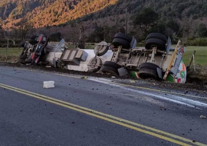 Después de 30 horas logran retirar a conductor fallecido en Curacautín