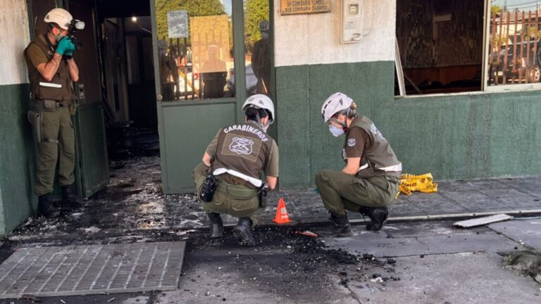 Labocar investiga incendio que destruyó la Subcomisaría de Cabrero