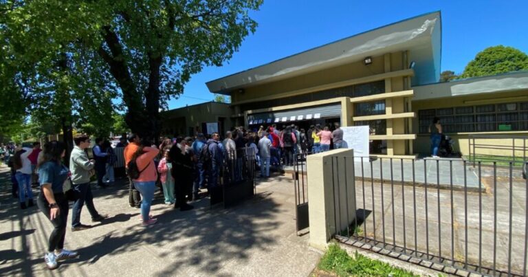 ¿Cómo funciona el Liceo de Hombres A-59?: Establecimiento de Los Ángeles cuenta con dos locales de votación en un solo lugar