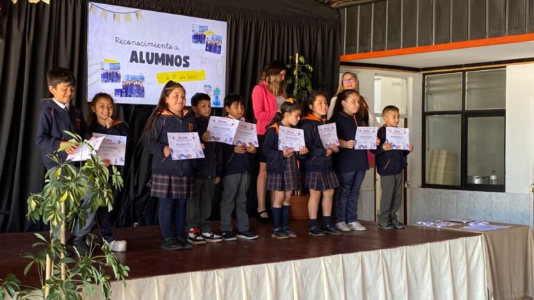 Colegio Santa María de Los Ángeles triunfa en competencia de matemáticas a nivel nacional e internacional 