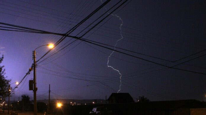 Aviso por tormentas eléctricas en el norte de Chile